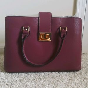 NWT Kelly & Katie Crossbody Hand Bag